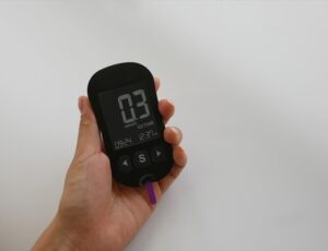 How Different Foods Affect Postprandial Glucose Spikes and Energy Levels